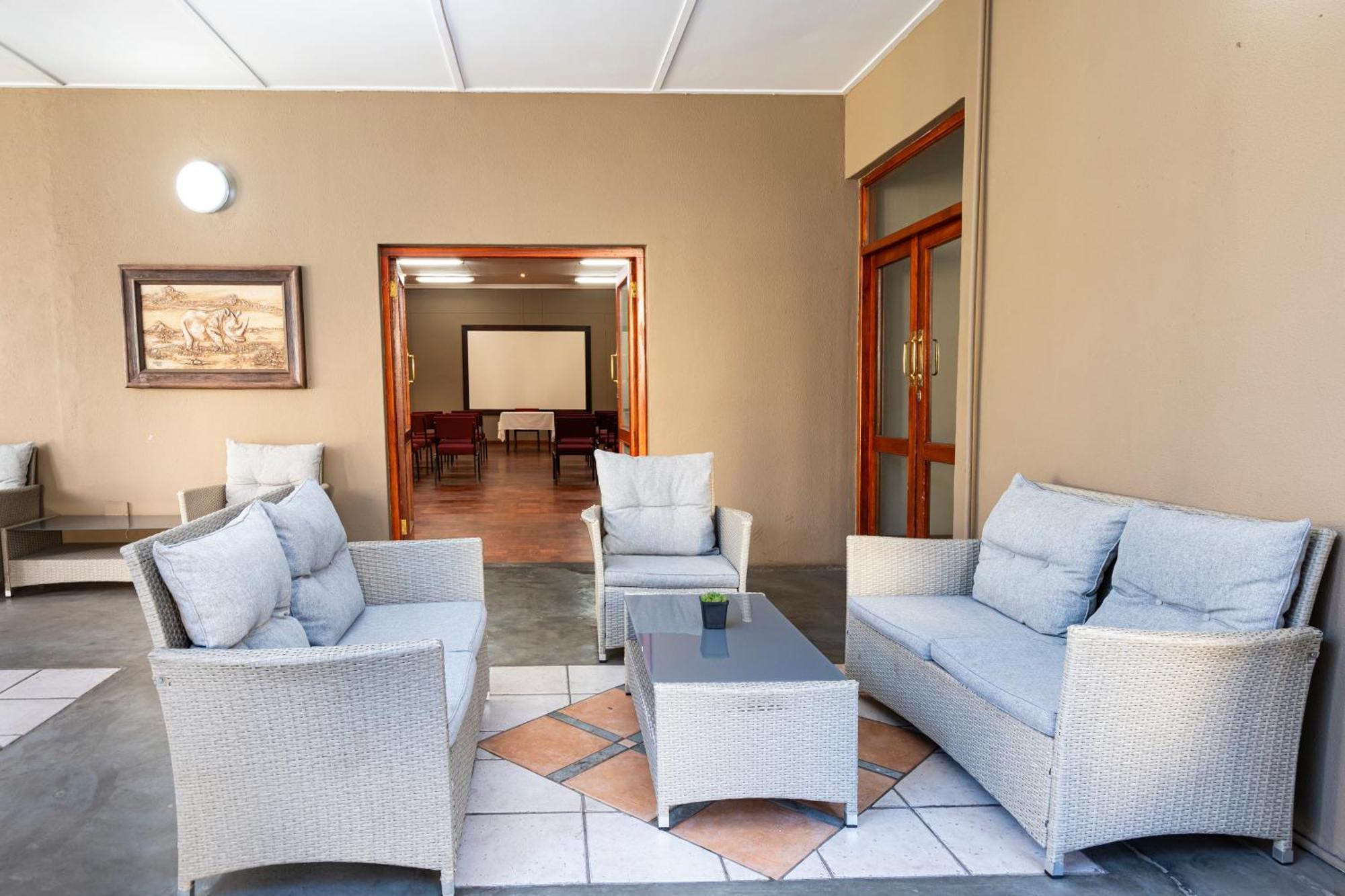 Queen'S Hotel By Bon Hotels Oudtshoorn Eksteriør billede