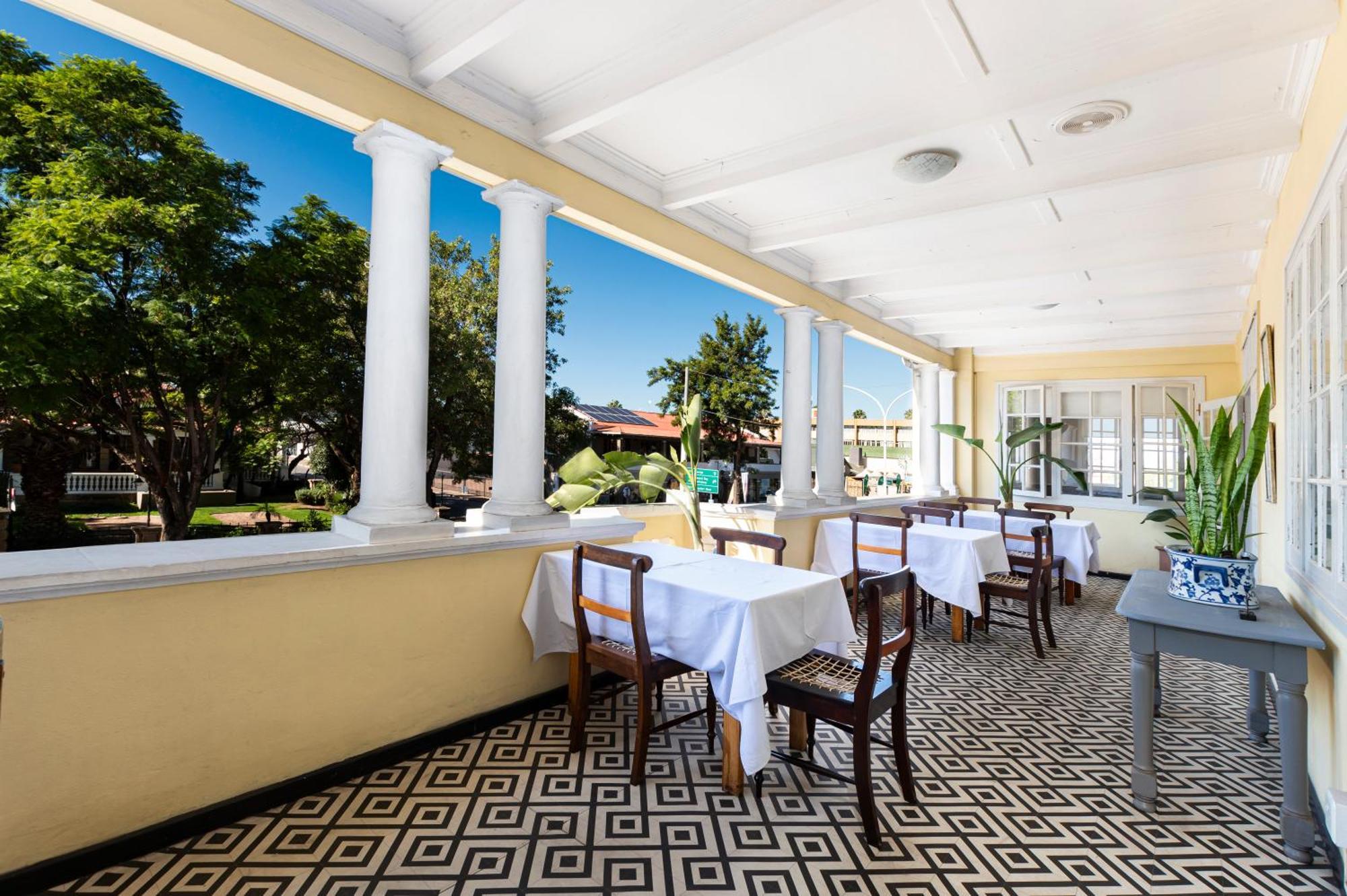 Queen'S Hotel By Bon Hotels Oudtshoorn Eksteriør billede