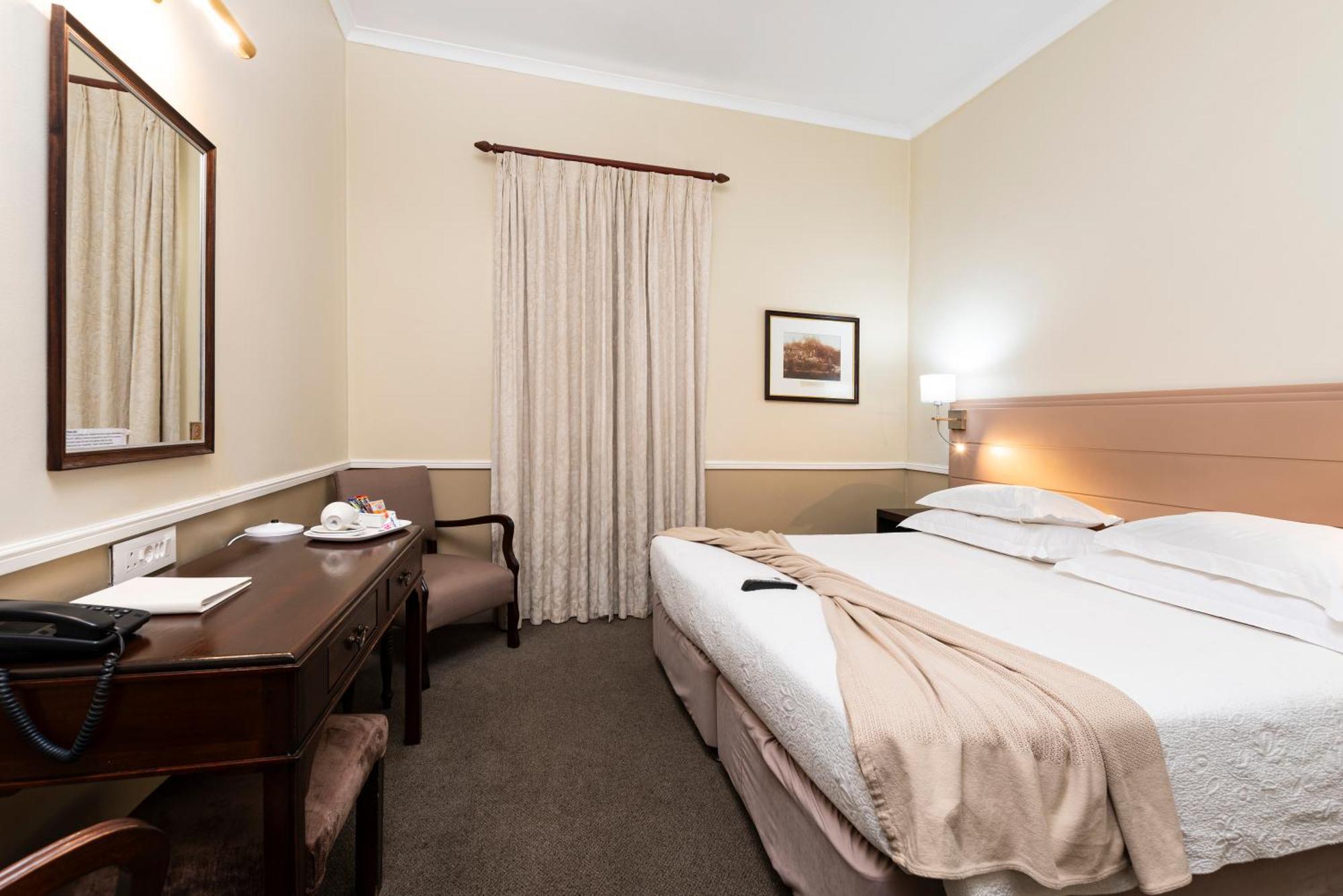 Queen'S Hotel By Bon Hotels Oudtshoorn Eksteriør billede