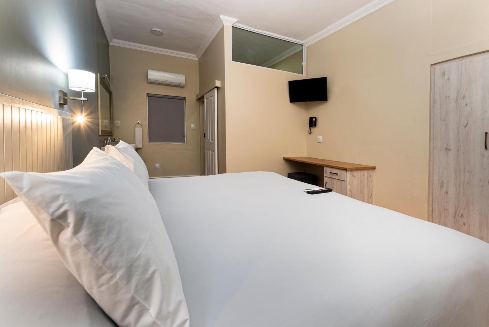 Queen'S Hotel By Bon Hotels Oudtshoorn Eksteriør billede