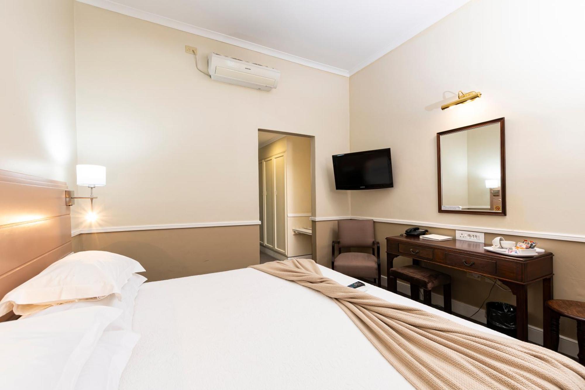 Queen'S Hotel By Bon Hotels Oudtshoorn Eksteriør billede